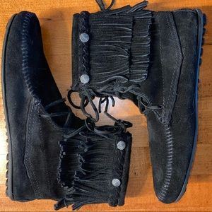 Minnetonka Double Fringe Suede Tramper Boots